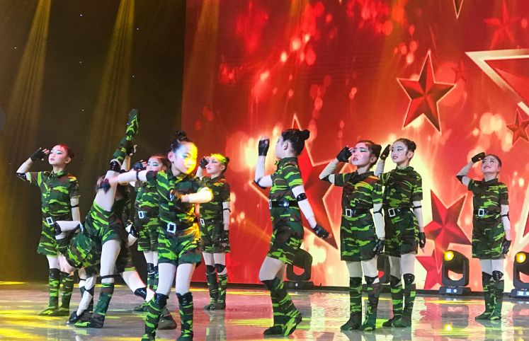 最新女兵舞蹈集錦，炫彩奪目，美不勝收