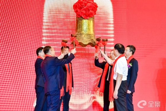 盤(pán)石上市，歡樂(lè)日常的溫情瞬間