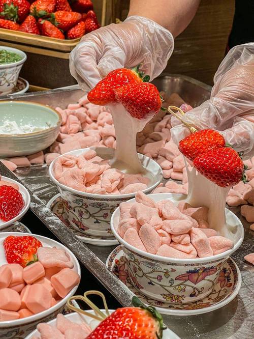 ??上海2025最新網(wǎng)紅食品盤點(diǎn)，風(fēng)靡全網(wǎng)的美食你絕對(duì)不能錯(cuò)過(guò)！